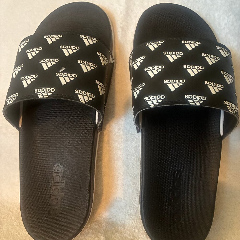 ADIDAS SANDALS / SLIDES